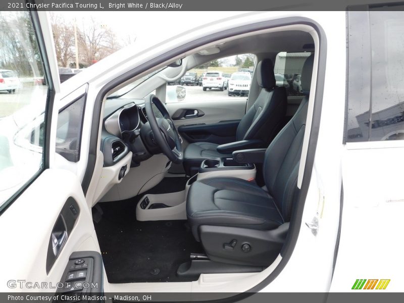 Bright White / Black/Alloy 2021 Chrysler Pacifica Touring L