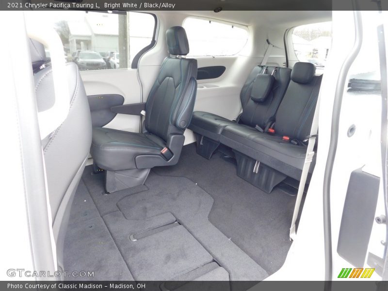 Bright White / Black/Alloy 2021 Chrysler Pacifica Touring L