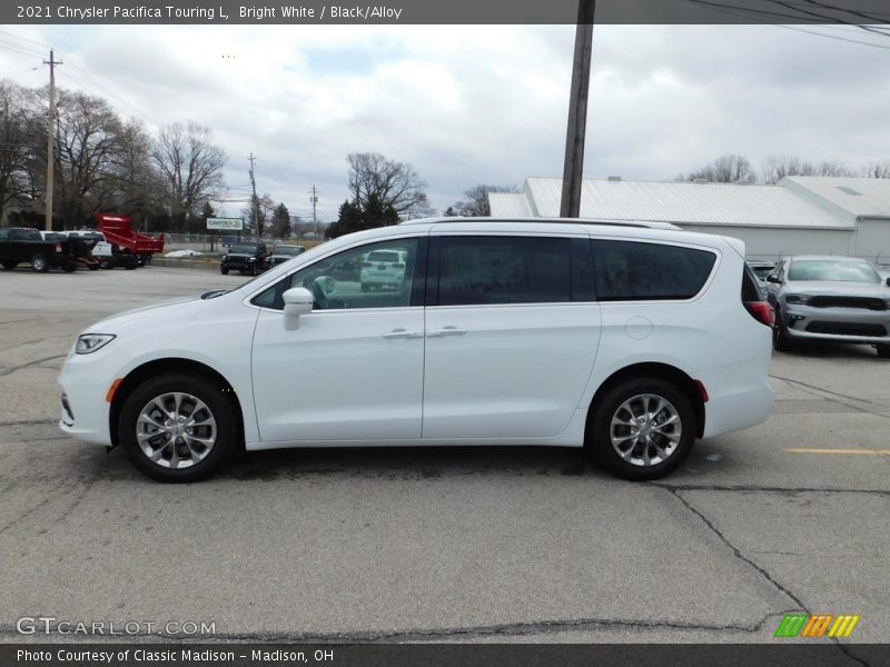 Bright White / Black/Alloy 2021 Chrysler Pacifica Touring L