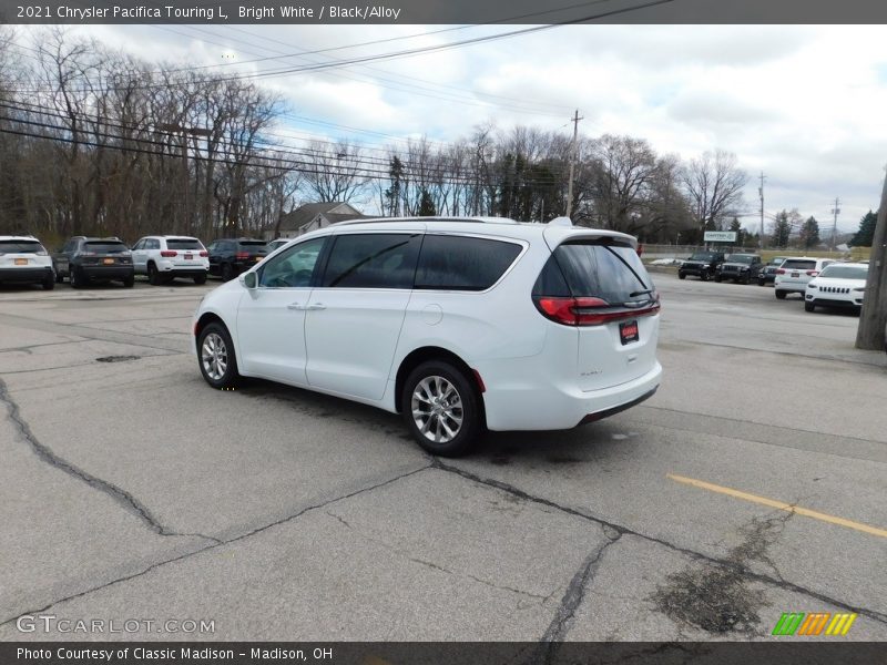 Bright White / Black/Alloy 2021 Chrysler Pacifica Touring L