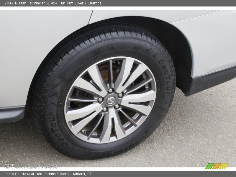 Brilliant Silver / Charcoal 2017 Nissan Pathfinder SL 4x4