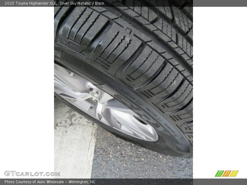 Silver Sky Metallic / Black 2015 Toyota Highlander XLE