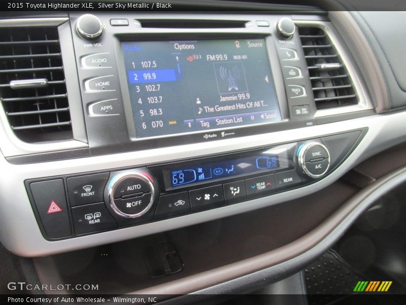 Silver Sky Metallic / Black 2015 Toyota Highlander XLE