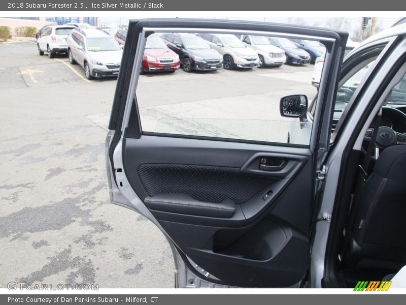 Ice Silver Metallic / Black 2018 Subaru Forester 2.5i