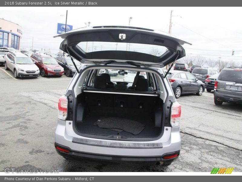 Ice Silver Metallic / Black 2018 Subaru Forester 2.5i