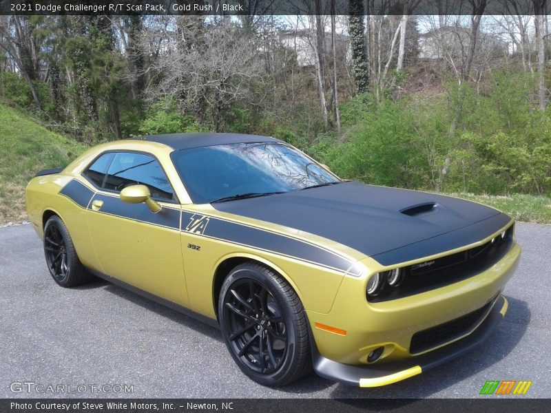 Front 3/4 View of 2021 Challenger R/T Scat Pack