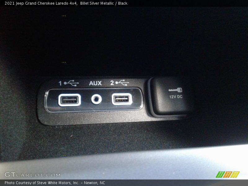 Billet Silver Metallic / Black 2021 Jeep Grand Cherokee Laredo 4x4