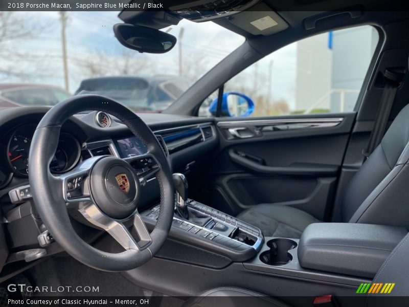 Sapphire Blue Metallic / Black 2018 Porsche Macan