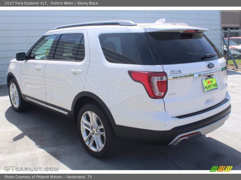 Oxford White / Ebony Black 2017 Ford Explorer XLT