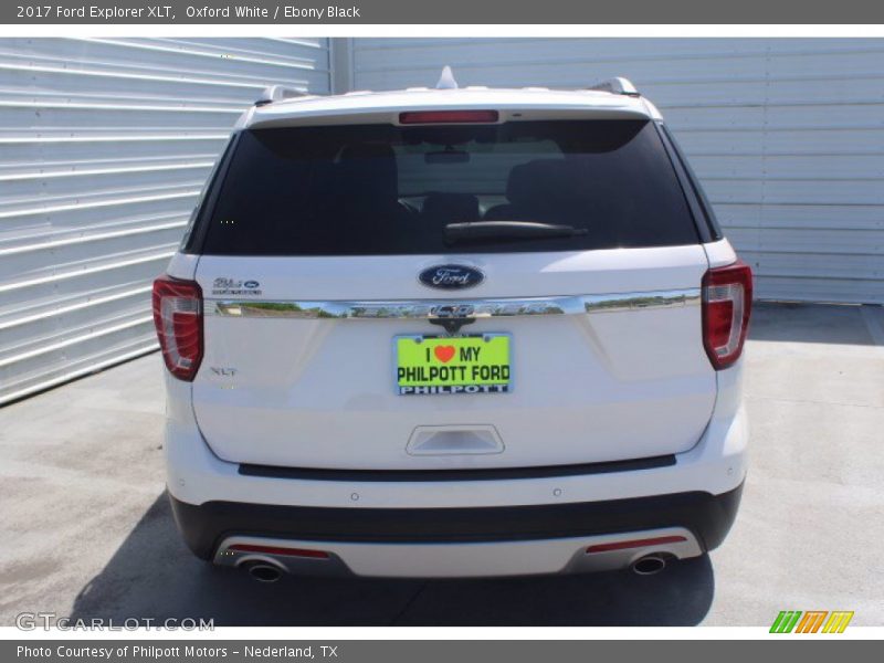 Oxford White / Ebony Black 2017 Ford Explorer XLT