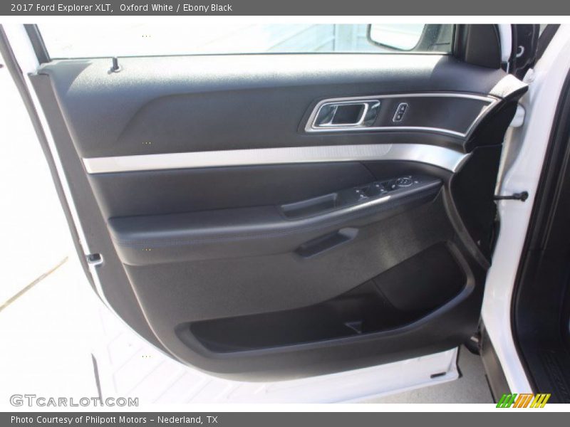 Oxford White / Ebony Black 2017 Ford Explorer XLT