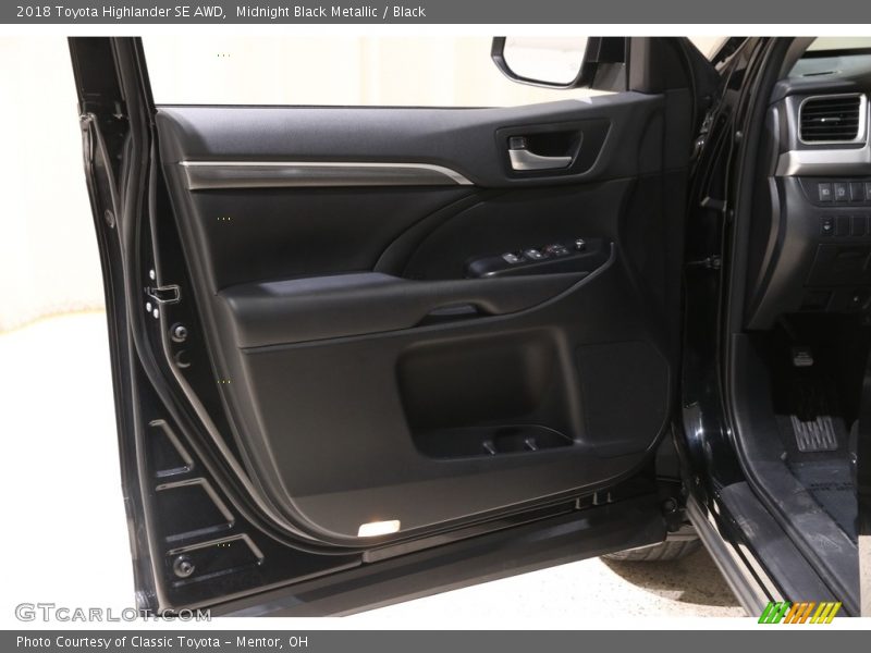 Midnight Black Metallic / Black 2018 Toyota Highlander SE AWD