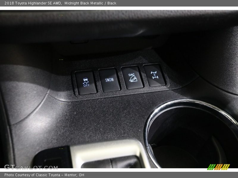 Midnight Black Metallic / Black 2018 Toyota Highlander SE AWD
