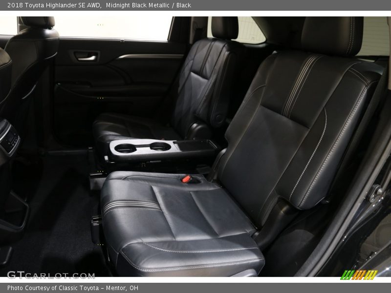 Midnight Black Metallic / Black 2018 Toyota Highlander SE AWD