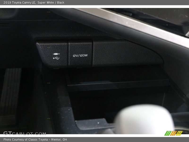 Super White / Black 2019 Toyota Camry LE