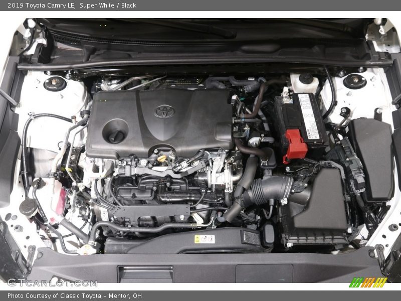 Super White / Black 2019 Toyota Camry LE
