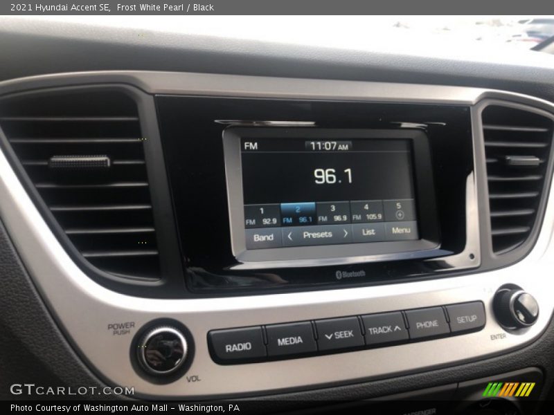 Frost White Pearl / Black 2021 Hyundai Accent SE