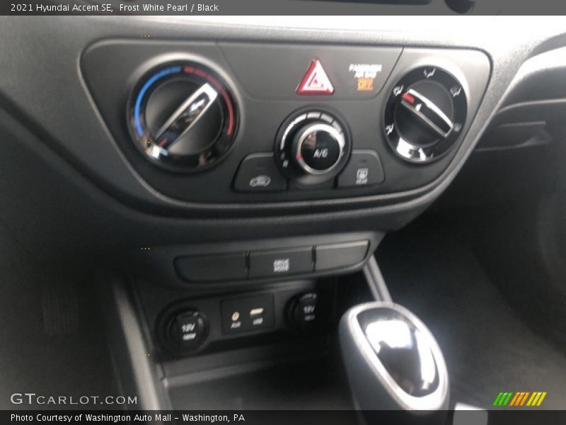 Frost White Pearl / Black 2021 Hyundai Accent SE