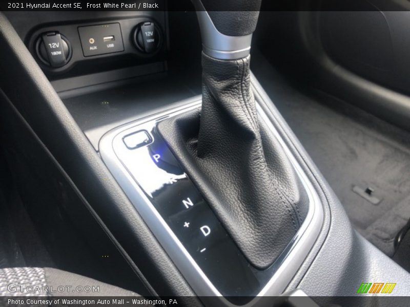 Frost White Pearl / Black 2021 Hyundai Accent SE