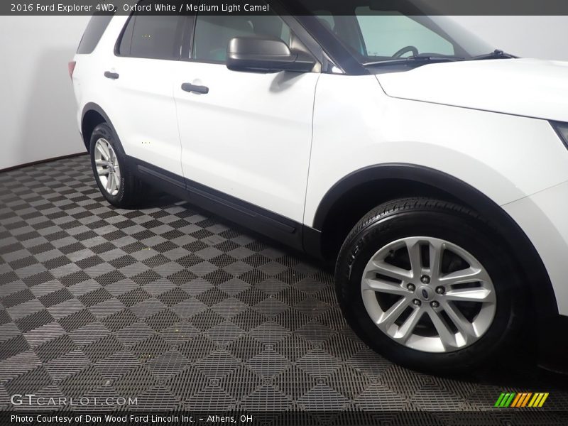 Oxford White / Medium Light Camel 2016 Ford Explorer 4WD