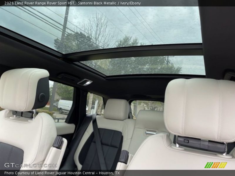 Sunroof of 2021 Range Rover Sport HST