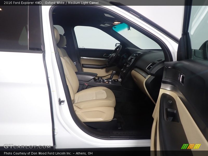 Oxford White / Medium Light Camel 2016 Ford Explorer 4WD