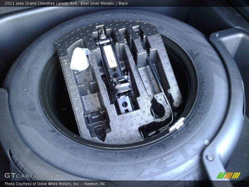 Billet Silver Metallic / Black 2021 Jeep Grand Cherokee Laredo 4x4