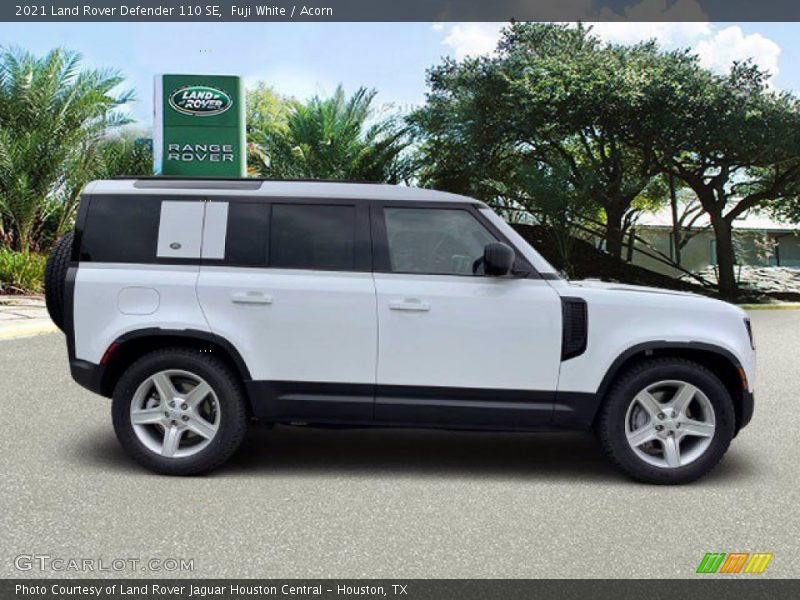 Fuji White / Acorn 2021 Land Rover Defender 110 SE