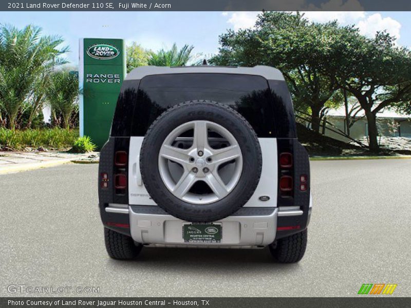 Fuji White / Acorn 2021 Land Rover Defender 110 SE
