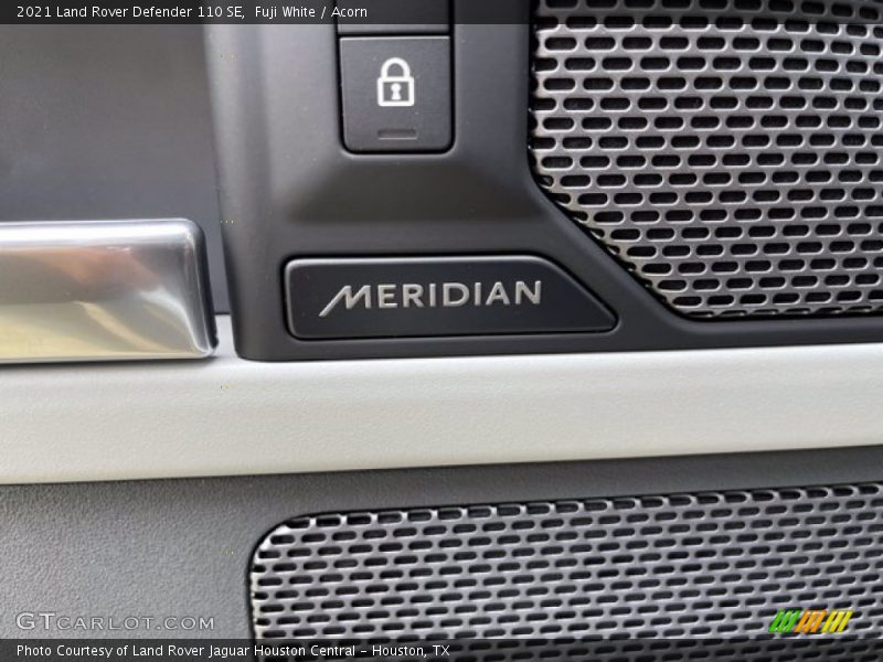 Fuji White / Acorn 2021 Land Rover Defender 110 SE