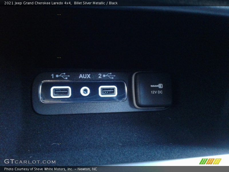 Billet Silver Metallic / Black 2021 Jeep Grand Cherokee Laredo 4x4