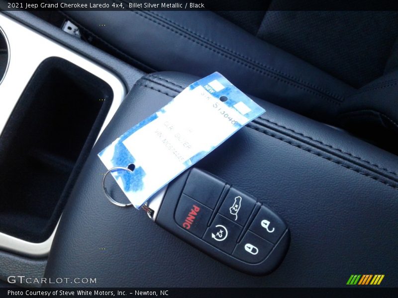 Billet Silver Metallic / Black 2021 Jeep Grand Cherokee Laredo 4x4