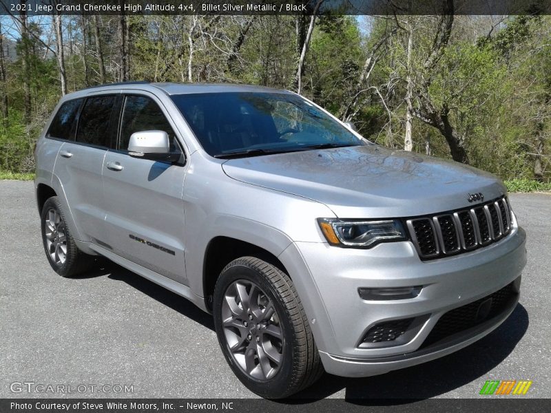 Front 3/4 View of 2021 Grand Cherokee High Altitude 4x4