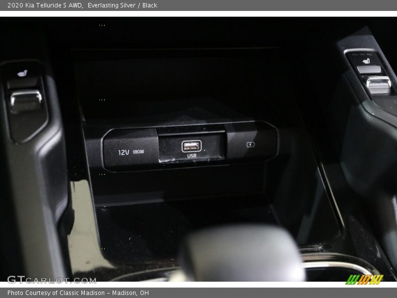 Everlasting Silver / Black 2020 Kia Telluride S AWD