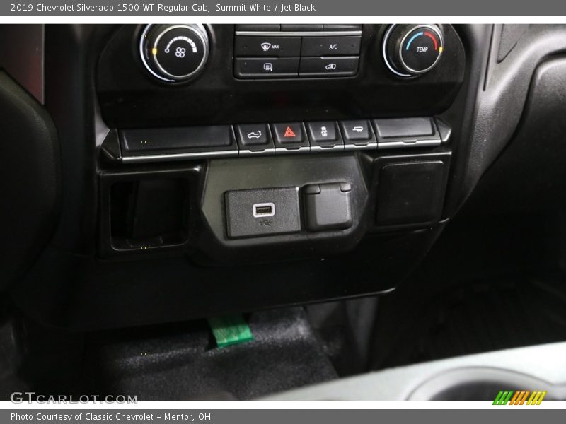 Summit White / Jet Black 2019 Chevrolet Silverado 1500 WT Regular Cab