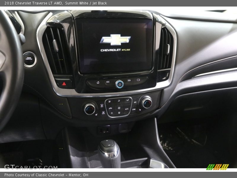 Summit White / Jet Black 2018 Chevrolet Traverse LT AWD