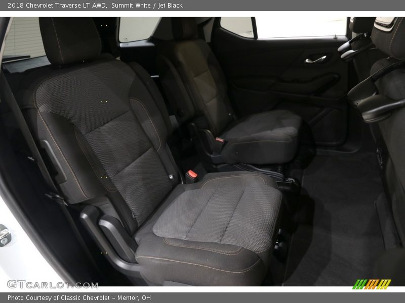 Summit White / Jet Black 2018 Chevrolet Traverse LT AWD