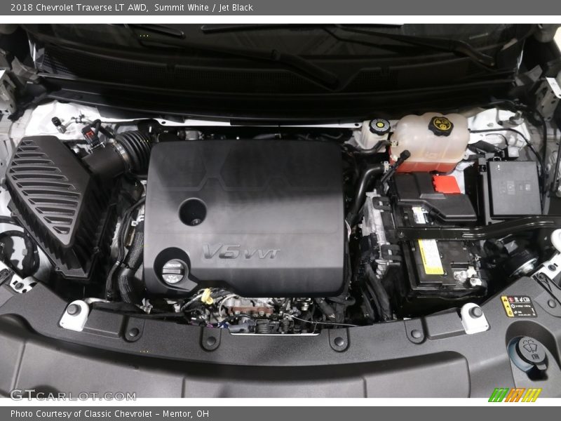 Summit White / Jet Black 2018 Chevrolet Traverse LT AWD