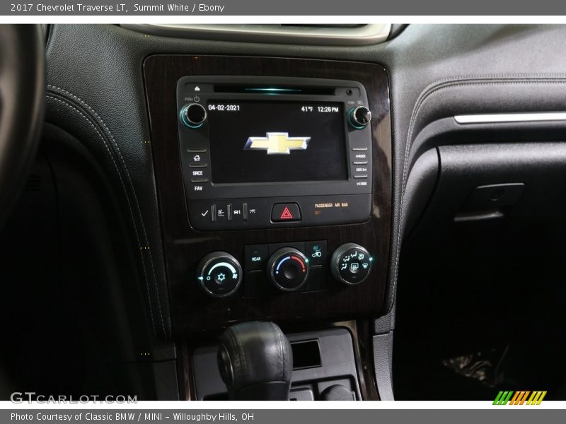 Summit White / Ebony 2017 Chevrolet Traverse LT