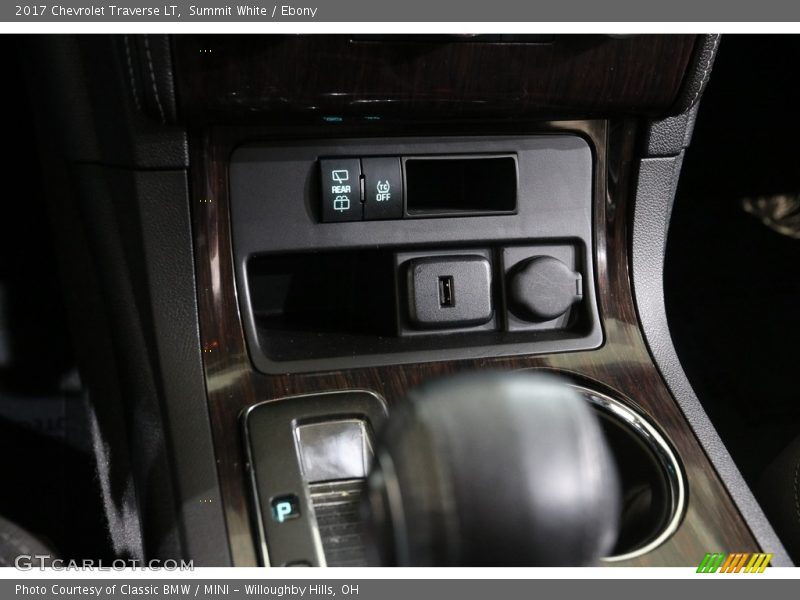 Summit White / Ebony 2017 Chevrolet Traverse LT