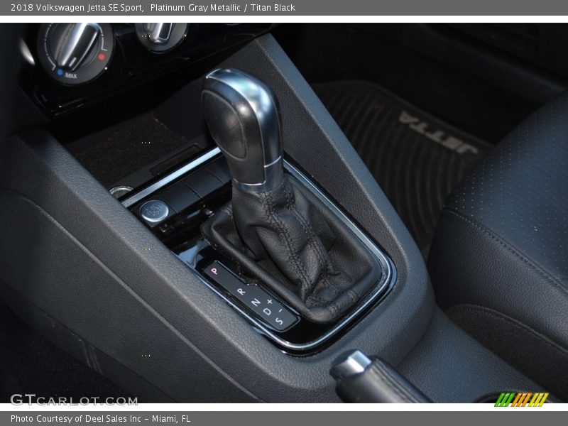 Platinum Gray Metallic / Titan Black 2018 Volkswagen Jetta SE Sport