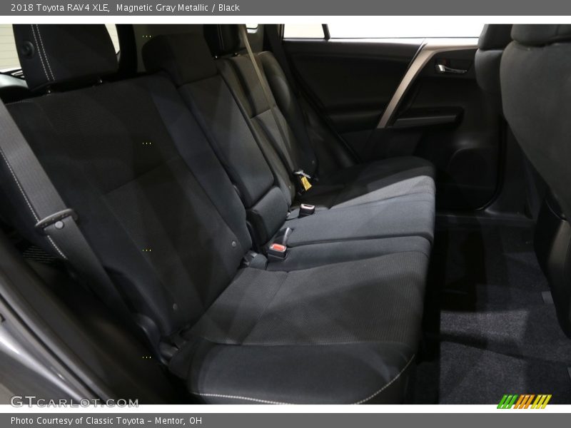 Magnetic Gray Metallic / Black 2018 Toyota RAV4 XLE