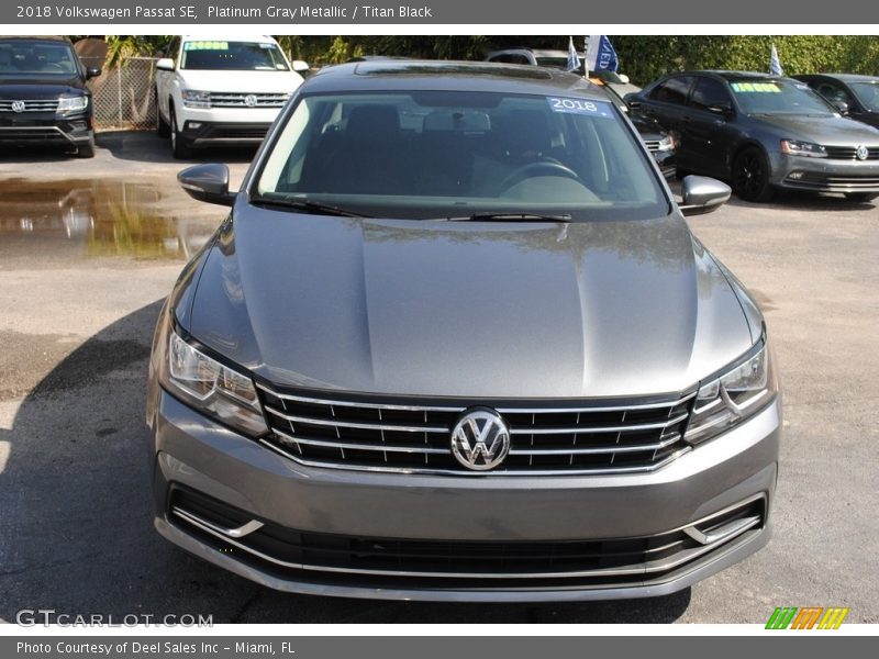 Platinum Gray Metallic / Titan Black 2018 Volkswagen Passat SE