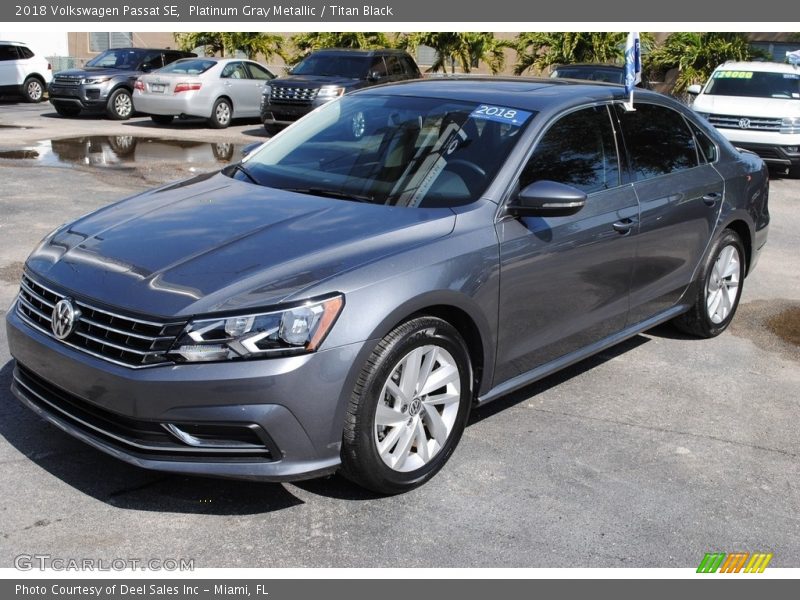 Platinum Gray Metallic / Titan Black 2018 Volkswagen Passat SE