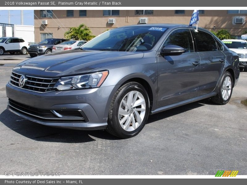 Platinum Gray Metallic / Titan Black 2018 Volkswagen Passat SE