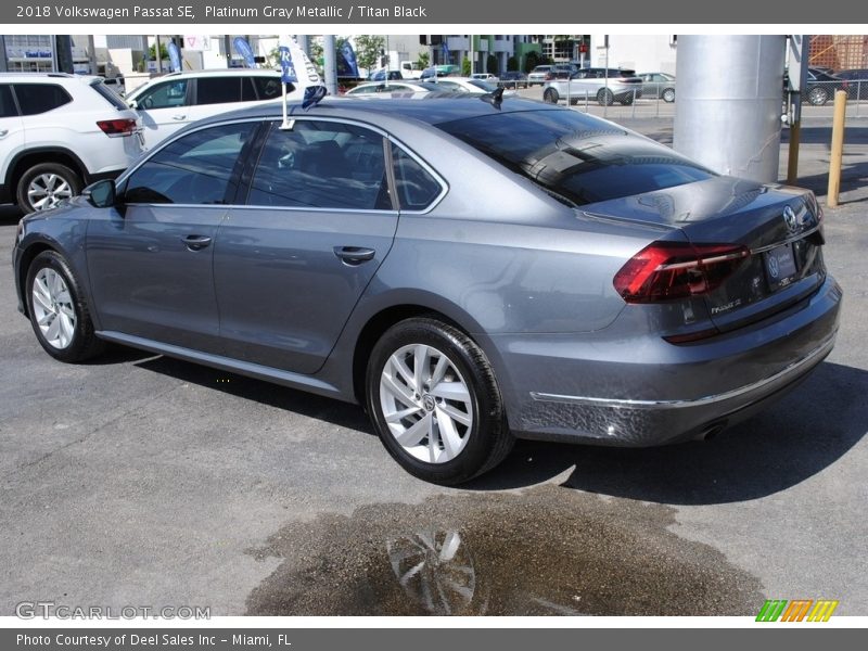 Platinum Gray Metallic / Titan Black 2018 Volkswagen Passat SE
