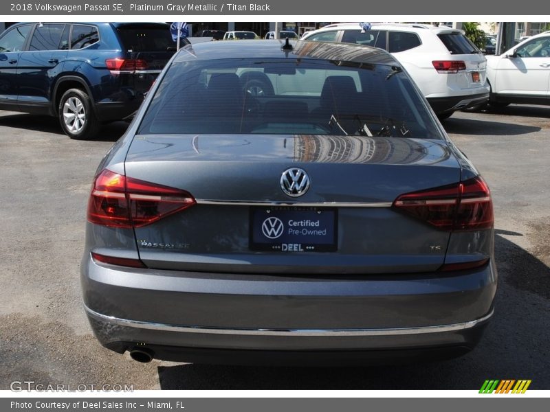Platinum Gray Metallic / Titan Black 2018 Volkswagen Passat SE