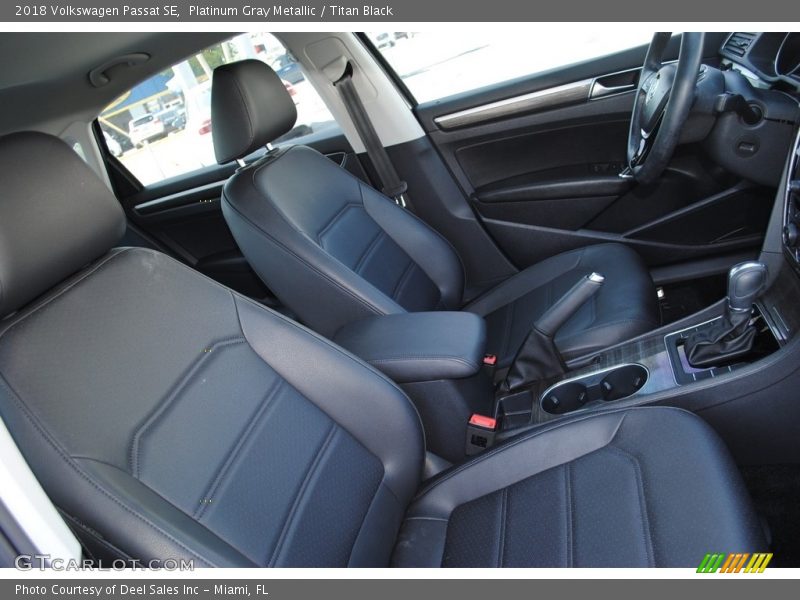 Platinum Gray Metallic / Titan Black 2018 Volkswagen Passat SE