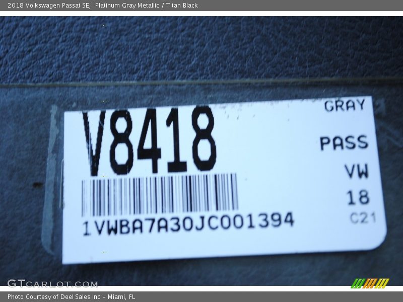 Platinum Gray Metallic / Titan Black 2018 Volkswagen Passat SE