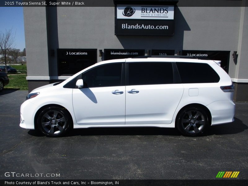 Super White / Black 2015 Toyota Sienna SE